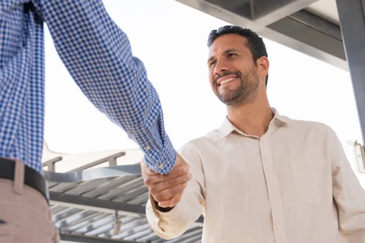Saludo entre profesionales