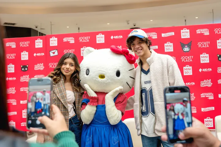 Encuentro con personajes en evento de marca